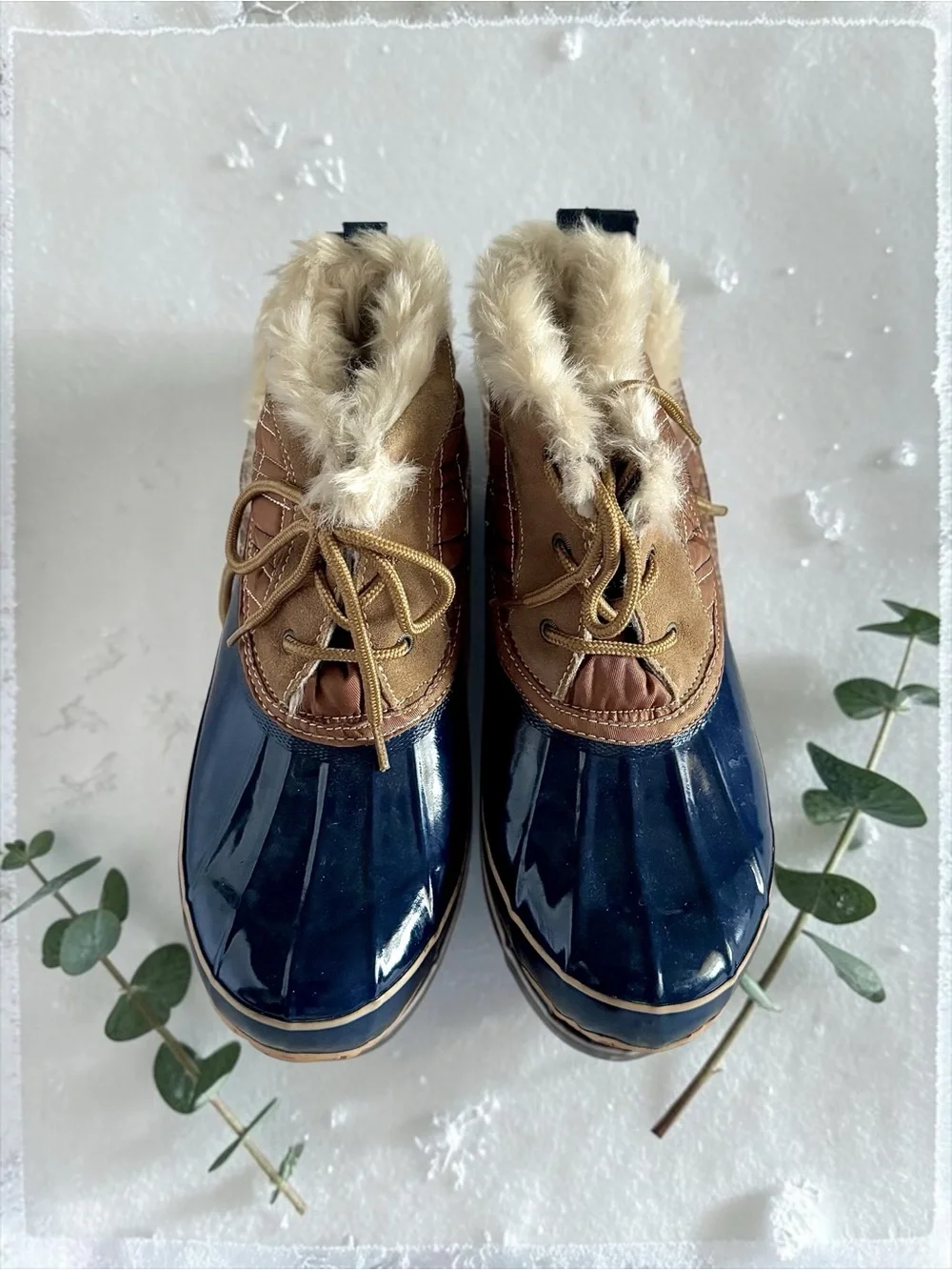 Khombu Women’s Size 8 Navy & Tan Winter Boots Faux Fur Trim